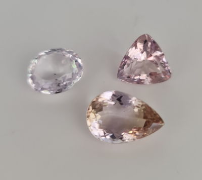 לוט 3 אבני אמטיסט מלוטשות סופר AAA, משקל 34.3 קראט, ליטוש גרמני, טבעיות מהכספת באחריות מלאה