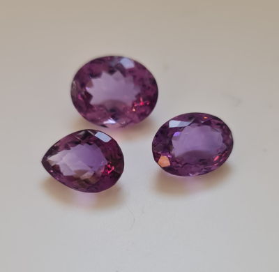לוט 3 אבני אמטיסט מלוטשות, 34.5 קראט, צבע נהדר, טבעיות מהכספת באחריות מלאה