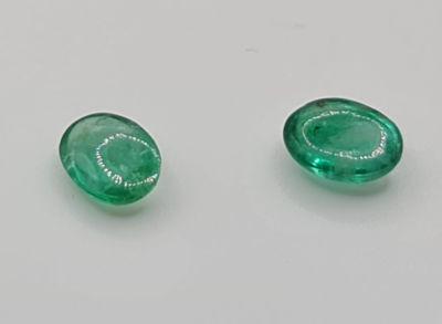 זוג אבני אמרלד מלוטשות, 1.8 קראט, שקופות ונוצצות, טבעית מהכספת באחריות מלאה