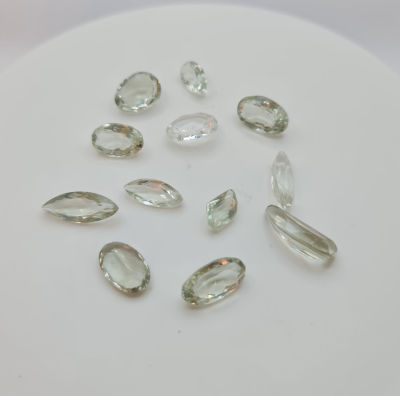 לוט 12 אבני אמטיסט ירוק מלוטשות באיכות מעולה, 55.9 קראט, טבעיות מהכספת באחריות מלאה