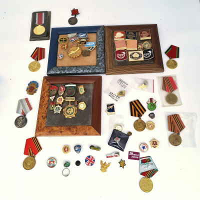 לוט ענק רוסי של סיכות , סמלים ומדליות הוקרה למלחמה בנאצים