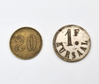 זוג מטבעות: אחד מהם טמפלרי והשני לבנוני