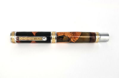 עט נובע רחבה, כבדה ומאסיבית , גלזורה מיוחדת , משולבת אבן יתכן טובה, יתכן עבודת אמן 