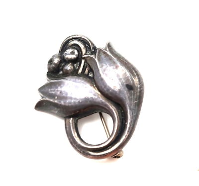 סיכת כסף של האמן הדני GEORG JENSEN הענק , ממוספר 100 , אספנית מאוד בעולם