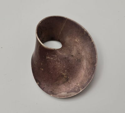 סיכת כסף גדולה של אמנית התכשיטים והכסף השוודית המובילה במאה ה20 VIVIANA TORUN 