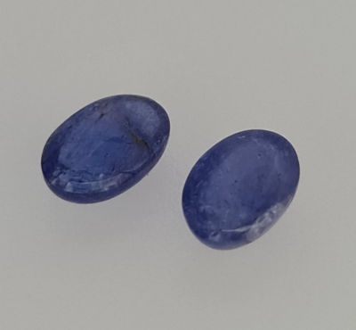 שתי אבני טנזנייט מלוטשות נדירות, 7.3 קראט, תכלילים פנימיים אופייניים, טבעיות מהכספת 