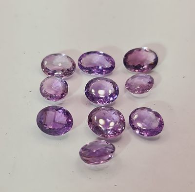 לוט 10 אבני אמטיסט מלוטשות סופר AAA+++, משקל 67 קראט, ליטוש גרמני משנות השמונים 