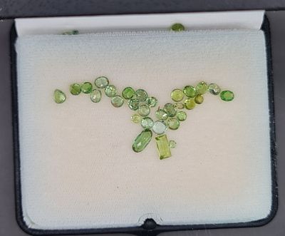 לוט אבני פרידוט מלוטשות סופר AAA+++, משקל 10 קראט, מגיעות בבריפקה עם תג מחיר של 500$ 