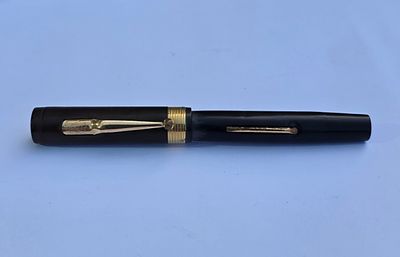 עט SWAN ETERNAL 444B60 , נובע, ציפורן זהב 14 קראט מקורית , עשויה גומי קשיח,עט נדיר 