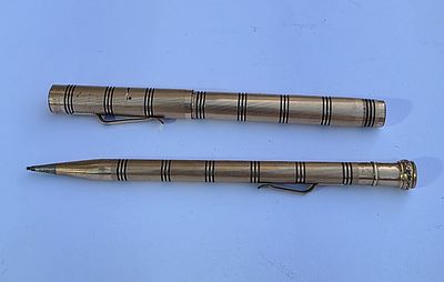 סט של WAHL הכולל עט נובע ציפורן זהב 14 קראט מקורית כותבת F , אורך 12.6 ועפרון מכאני 