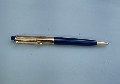 עפרון מכני PELIKAN 400 , גוף כחול מצופה זהב, מדבקת מחיר מקורית משנות ה 40 , חדש 