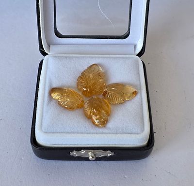 לוט 4 אבני טופז צהוב מלוטשות ומגולפות, ברמה גבוהה ביותר, 34 קראט, מגיעות בקופסת 