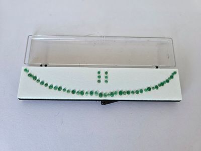 לוט 48 אבני אמרלד זמביה מלוטשות, משקל 11.5 קראט, שקופות ויפהפיות, מגיעות בקופסת 