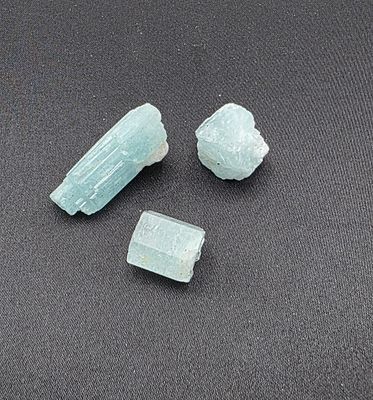 לוט 3 גבישי אקווה מארין, משקל 99.85 קראט, מגיעים בבריפקה עם תג מחיר של 5$ לקראט 