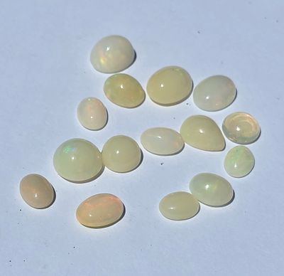 לוט 13 אבני אופל אוסטרלי מלוטשות, 20.6 קראט, מגיעות בבריפקה עם תג מחיר של 400$ 