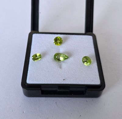 לוט 4 אבני פרידוט מלוטשות סופר AAA+++, משקל 6.26 קראט, שקופות ונוצצות, ברמה הגבוהה 