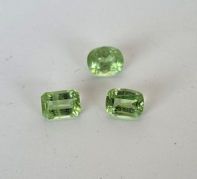 לוט 3 אבני פרידוט מלוטשות סופר AAA+++, משקל 12.2 קראט, שקופות ונוצצות, ברמה הגבוהה 