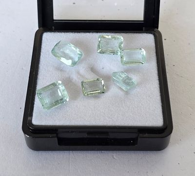 לוט 6 אבני אקווה מארין מלוטשות, משקל 17.5 קראט, שקופות ונוצצות, מגיעות בקופסת תצוגה 