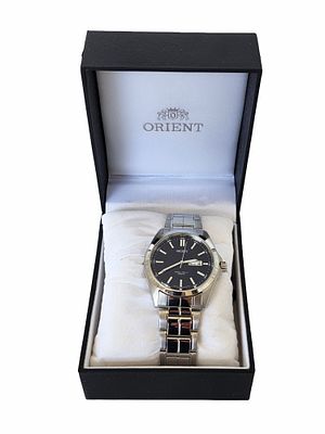 שעון ORIENT נראה חדש לחלוטין, בקופסה מקורית, מנגנון קוורץ , כותר 43 כולל כתר. צריך 