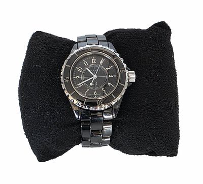 שעון חתום CHANEL דגם J12, מנגנון קוורץ ,מצב עבודה, רצועה מטיטניום ,בדקנו ודגם זהה 