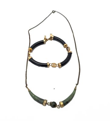 לוט שרשרת וצמיד משולבים בג'ייד, אורך השרשרת במצב סגור כ25, קוטר פנימי של הצמיד 