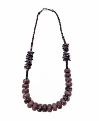 ענק צוואר עשוי רודנייט, גרנאט ומספר פנינים, אורך במצב פתוח 72