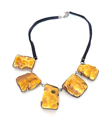 ענק צוואר משולב אבני ענבר באלטי ברמה גבוה ביותר וכסף , אורך במצב פתוח 82 ש"ח 