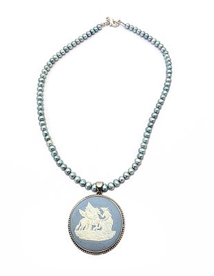 ענק צוואר עם תליון WEDGWOOD עבודת ביסק אנגלי משולב כסף, , אורך במצב פתוח 43 ס"מ 