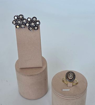 לוט טבעת כסף מצופה זהב, משובצת יהלומים הודים קוטר פנימי כ 1.9, וזוג עגילי כסף 