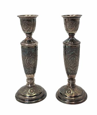 זוג פמוטים פרסיים עתיקים מכסף , חתומים 84 , עבודת אמן , מדהימים ביופיים , גובה 19.5 