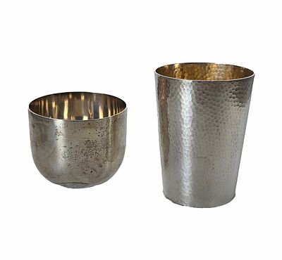 לוט 2 כוסיות כסף, אחת חתומה STERLING ENGLAND וחותמות מלאות, הנוספת חתומה 800,משקל 