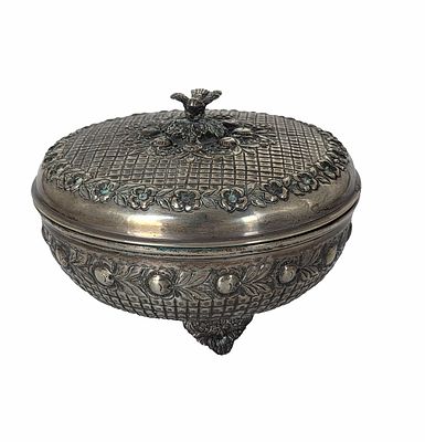 קופסת טריפוד מכסף 800 , כולל מכסה, נשר על המכסה, עבדת בלט יפהפיה, גובה כולל 13 ,קוטר 