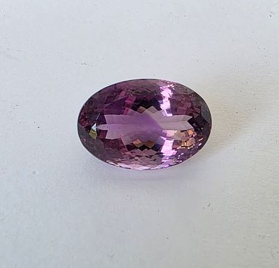 אבן אמטיסט מלוטשת סופר AAAּ+++, משקל 47.1 קראט, ליטוש גרמני משנות השמונים, הוצאה 
