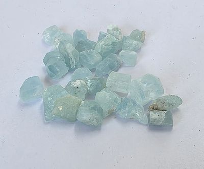 לוט גבישי אקווה מארין, משקל 100 קראט, הוצאו מבריפקה עם תג מחיר של 4$ לקראט, טבעיים 