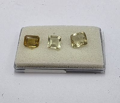 לוט 3 אבני אליודור בריל, מלוטשות, משקל 8.8 קראט, מגיעות בקופסת תצוגה עם תג מחיר של 