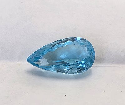 אבן סוויס בלו טופז מלוטשת סופר AAAּ+++, משקל 26.15 קראט, יפהפיה, צבע נהדר, מגיעה 