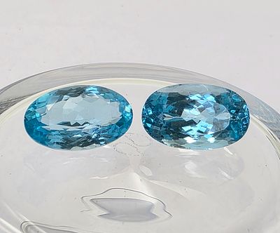 שתי אבני סוויס בלו טופז מלוטשות סופר AAAּ+++, משקל 47.79 קראט, מדהימות ביופיין 