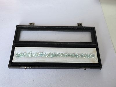 לוט אבני אקווה מארין מלוטשות סופר AAAּ+++, משקל 33.7 קראט, מגיעות בקופסת תצוגה עם תג 