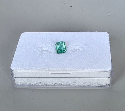 אבן אמרלד זמביה מלוטשת סופר AAAּ+++, משקל 1.05 קראט, שקופה ונוצצת, ברמה גבוהה ביותר 