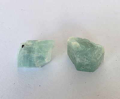 לוט 2 גבישי אקווה מארין, משקל 119.7 קראט, הוצאו מבריפקה עם תג מחיר של 4$ לקראט 