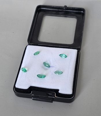 לוט 6 אבני אמרלד זמביה מלוטשות סופר AAAּ+++, משקל 2.74 קראט, שקופות ונוצצות, מגיעות 