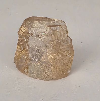 אבן סאקארדו גולמית מאפגניטן, משקל 57.67 קראט, הוצאה מבריפקה עם תג מחיר של 5$, טבעית 