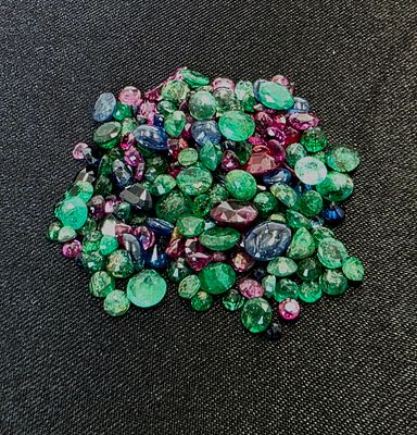 לוט מעורב של אבני רובי בורמה, ספיר ציילוני ואמרלד קולומביאני, מלוטשות סופר AAAּ+++ 