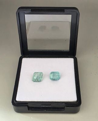 לוט 2 אבני אמרלד סיבירי מלוטשות סופר AAAּ+++, משקל 5.6 קראט, תכלילים פנימיים, מגיעות 