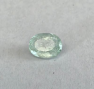 אבן אמרלד בריל סיבירי מלוטשת, משקל 4.23 קראט, הוצאה מבריפקה עם תג מחיר של 100$ לקראט 