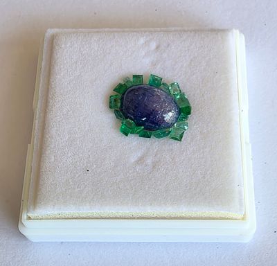 לוט של אבני אמרלד מלוטשות סופר AAAּ+++, משקל 3.09 קראט, ואבן טנזנייט מלוטשת 15.89 