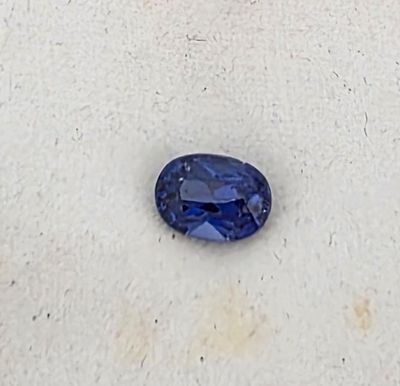 אבן ספיר בורמה מלוטשת נדירה סופר AAA+++++, משקל 1.10 קראט, מגיעה בקופסת תצוגה עם 