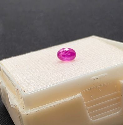 אבן רובי מלוטשת, 0.71 קראט, מגיעה עם תעודה, שלחנו למעבדה מכיוון שהוצאה מבריפקה ללא 