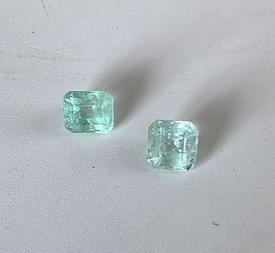 לוט 2 אבני אמרלד בריל סיבירי מלוטשות, משקל 4.4 קראט, הוצאו מבריפקה עם תג מחיר של 