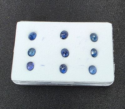 לוט 9 אבני ספיר ציילוני מלוטשות סופר AAAּ+++, משקל 4.89 קראט, מגיעות בקופסת תצוגה עם 